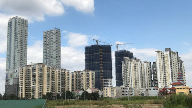  TP.HCM: Ngộp thở với những cung đường oằn mình "cõng" gần trăm tòa chung cư cao tầng